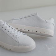 雨の日も、晴れの日も。 ユニセックスで、 どんなスタイルにも快適フィット①