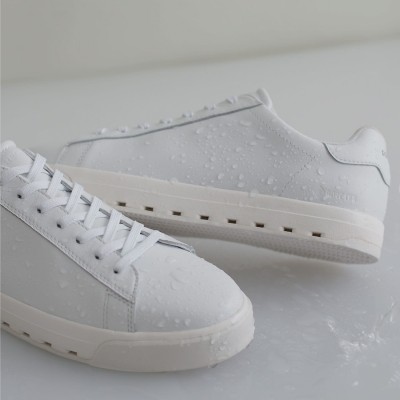 雨の日も、晴れの日も。 ユニセックスで、 どんなスタイルにも快適フィット①